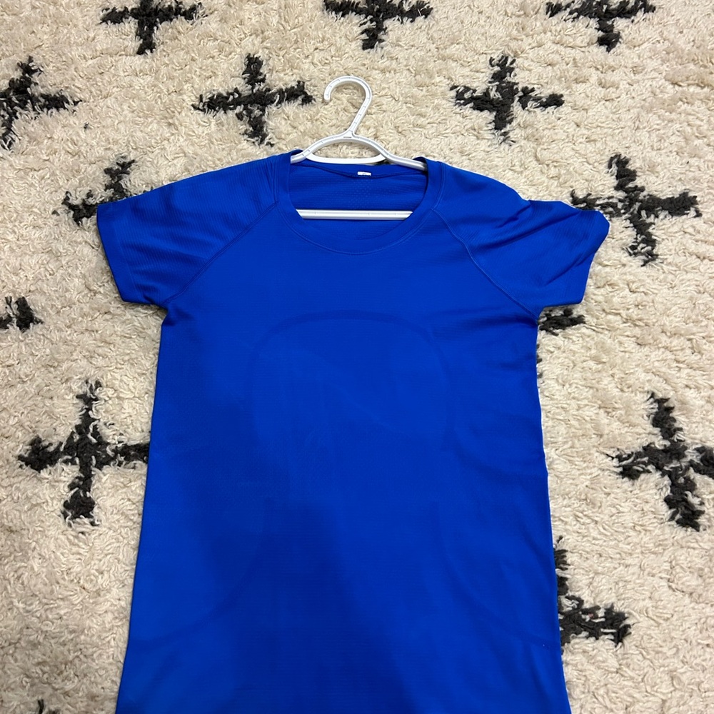 LULULEMON SYMPHONY BLUE SWIFTLY TECH 2.0 SHORT SLEEVE. GENTLY USED.